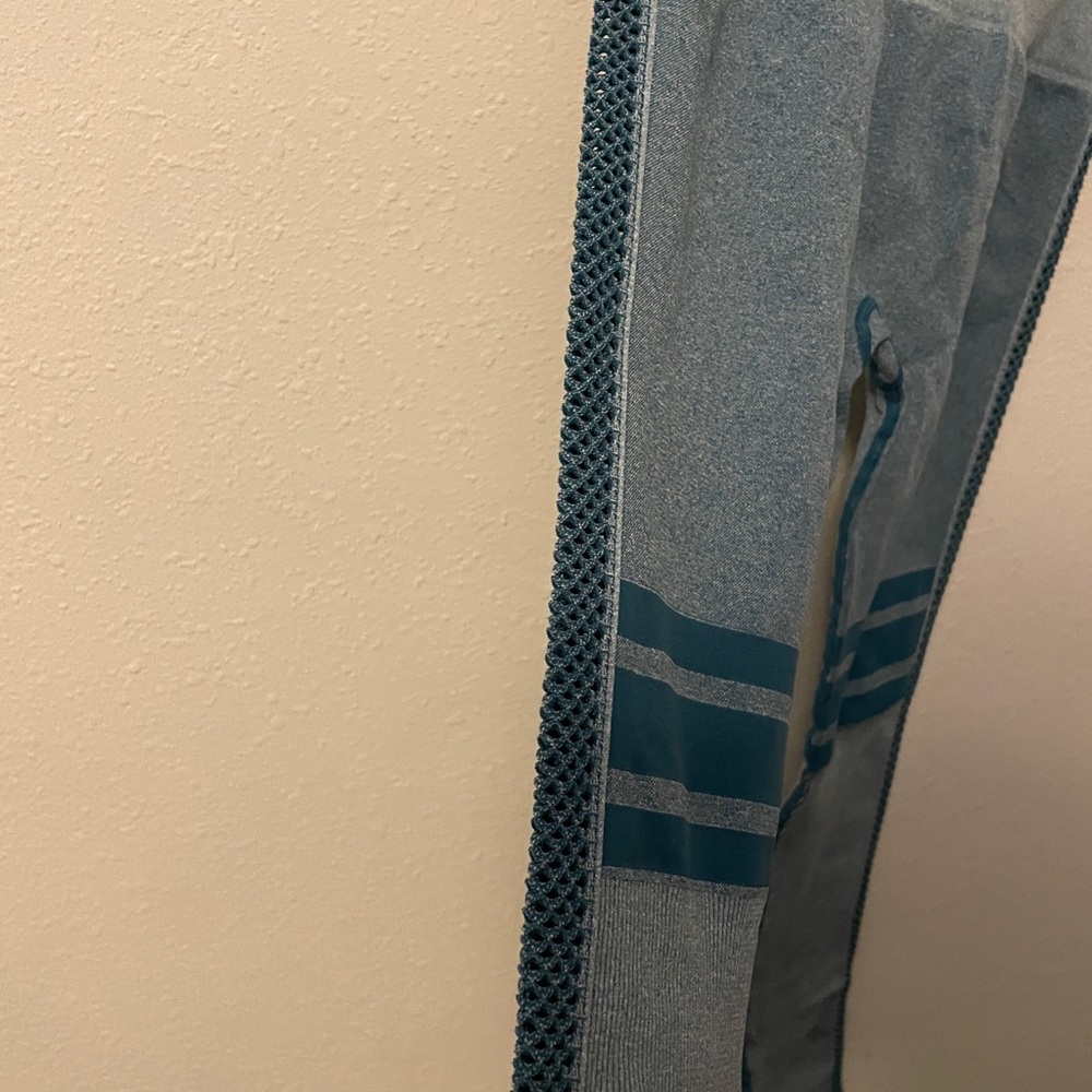 Bombshell Workout Teal Leggings - Picture 4 of 4